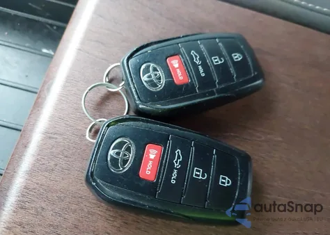 2022 Toyota Tundra 1794 Edition z USA, uszkodzony, nr VIN 5TFMA5DB7NX042221